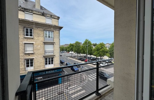 Saint-Jean Apartment | Bright apartment near Château de Caen