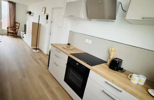 Rosendael Apartment | Bright apartment near beach and town center