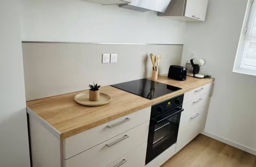 Rosendael Apartment | Bright apartment near beach and town center