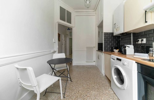 Republique Apartment | Bright apartment near thermal baths & parks