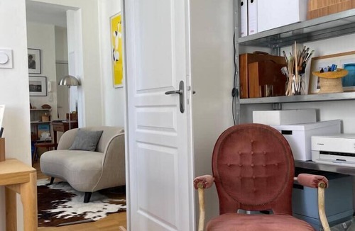 Decre-Cathedrale Apartment | Bright apartment - old renovated building