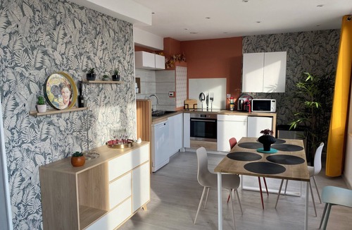 Saint-Martin-du-Littoral Apartment | Bright apartment one minute from the sea