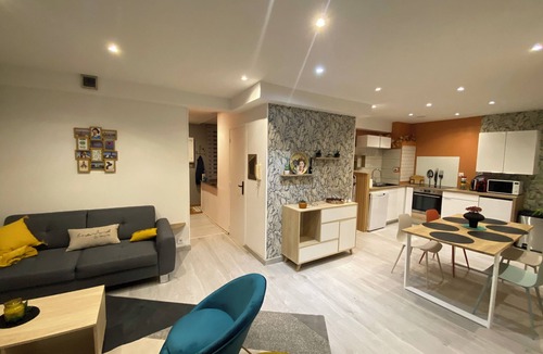 Saint-Martin-du-Littoral Apartment | Bright apartment one minute from the sea