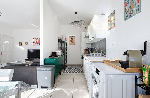Carnon-Plage Apartment | Bright apartment, parking, 9 guests