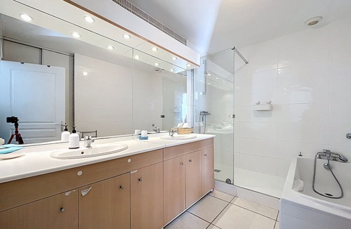 Carnon-Plage Apartment | Bright apartment, parking, 9 guests