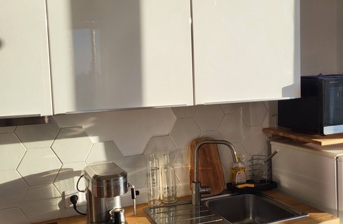 Clichy Apartment | Bright apartment with balcony