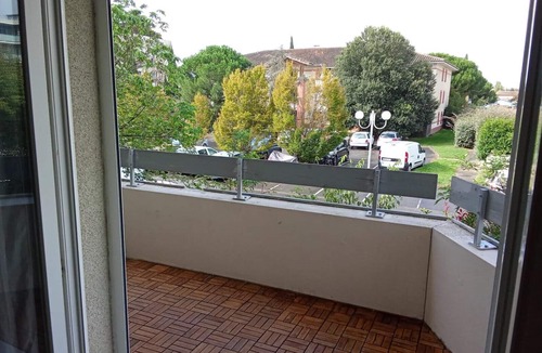 Toulouse North Apartment | Bright apartment with pool and tennis