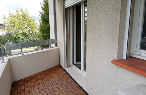 Toulouse North Apartment | Bright apartment with pool and tennis