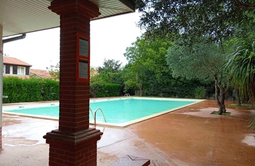 Toulouse North Apartment | Bright apartment with pool and tennis
