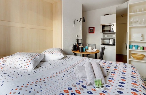 Waldeck-Sully Apartment | Bright apartment with large terrace