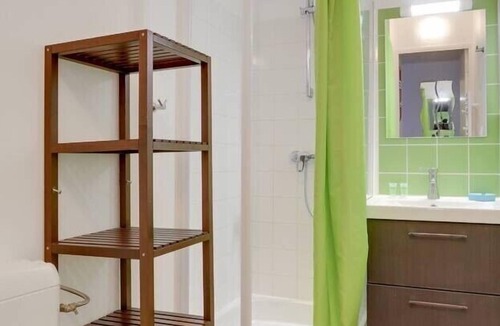 Waldeck-Sully Apartment | Bright apartment with large terrace