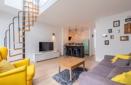 Wazemmes Apartment | Bright apartment with rooftop and private garage.