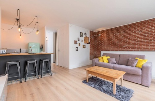 Wazemmes Apartment | Bright apartment with rooftop and private garage.