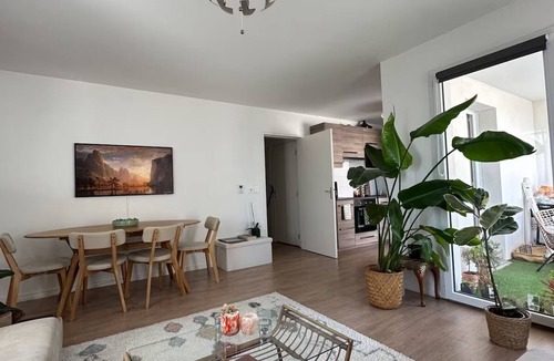 Quartier Grammont Apartment | Bright apartment with terrace Private parking