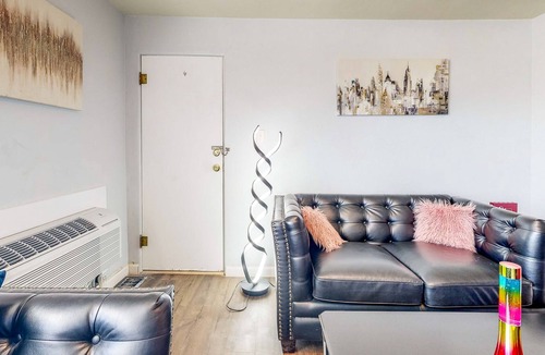 Mishawaka Apartment | Bright apartment with well-equipped kitchen