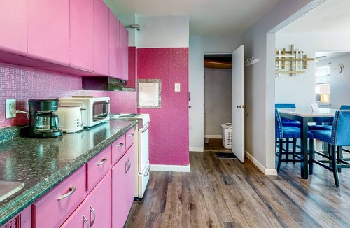 Mishawaka Apartment | Bright apartment with well-equipped kitchen