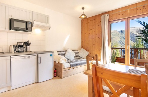 Saint-Sorlin-d'Arves Apartment | Bright apt 4/6 ppl, balcony, mountains view