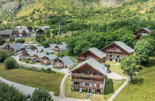 Saint-Sorlin-d'Arves Apartment | Bright apt 4/6 ppl, balcony, mountains view