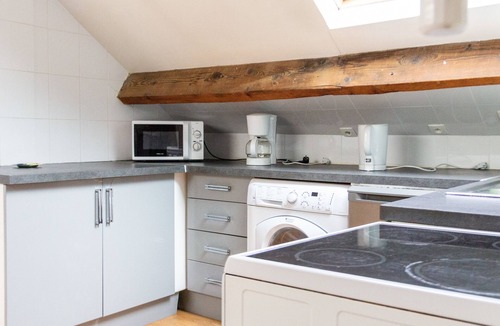 Saint-Ouen Apartment | Bright Apt Near Paris