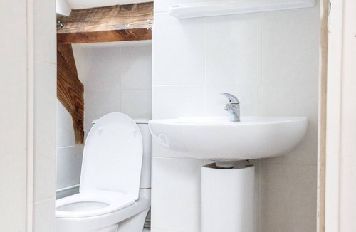 Saint-Ouen Apartment | Bright Apt Near Paris