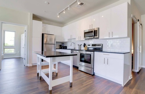 Groveton Apartment | Bright Apt W Den | Gym & Easy DC Access