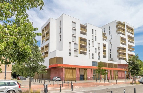 Saint Michel Apartment | Bright apt with furnished balcony, Toulouse.