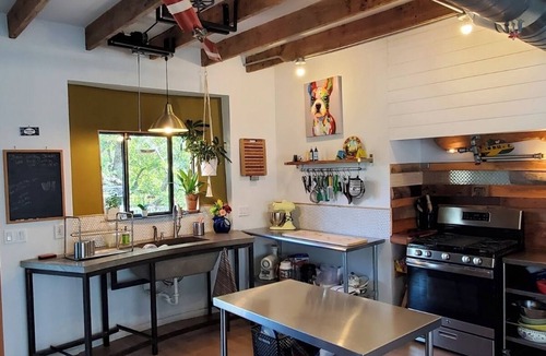 Cottonwood Shores House | Bright Artsy Modern & Spacious 2bdrm/2bath - Lake nearby & pet-friendly!