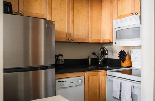 Back Bay Apartment | Bright Back Bay Studio