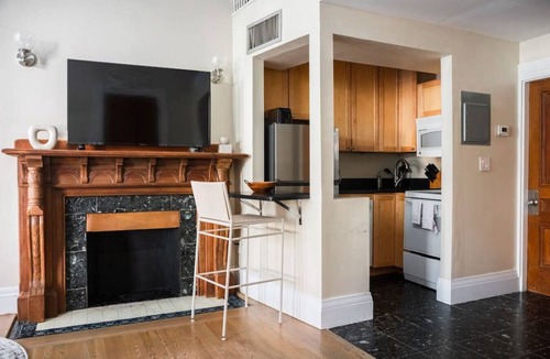 Back Bay Apartment | Bright Back Bay Studio