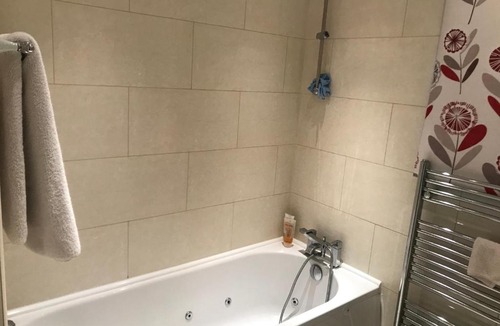 Nightingale Apartment | Bright Balham Apartment