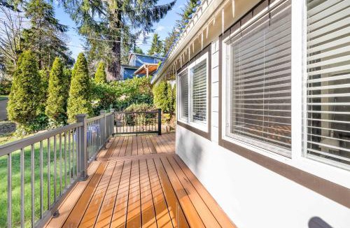 Gleneden Beach House | Bright Beach Town Bungalow