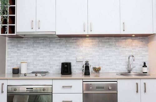 North Bondi Apartment | Bright beachfront studio with terrace & aircon