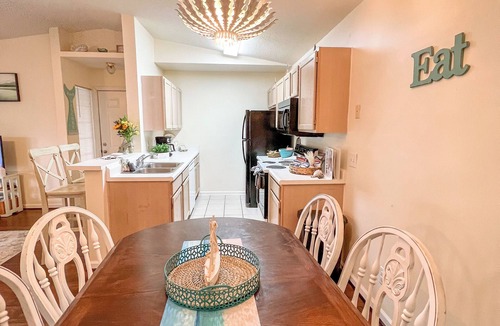 Garden City Condo | Bright & Beachy 2bd/2ba 3rd floor condo with pool. 5 min drive to the beach