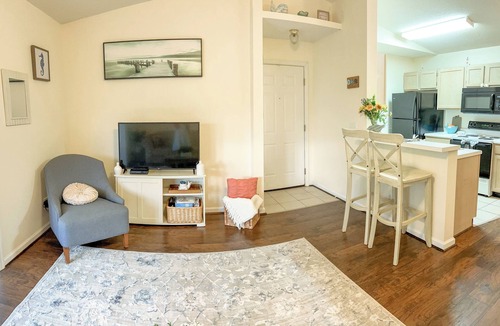 Garden City Condo | Bright & Beachy 2bd/2ba 3rd floor condo with pool. 5 min drive to the beach