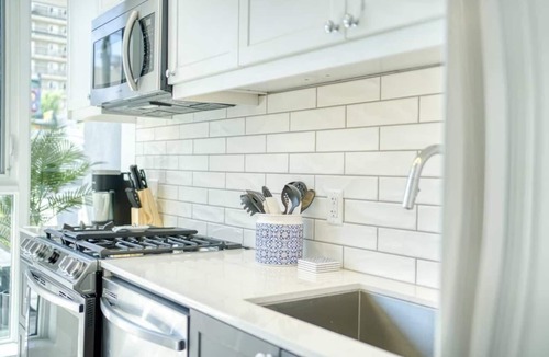 Kensington Condo | Bright & Beautiful Condo with Walkout Patio