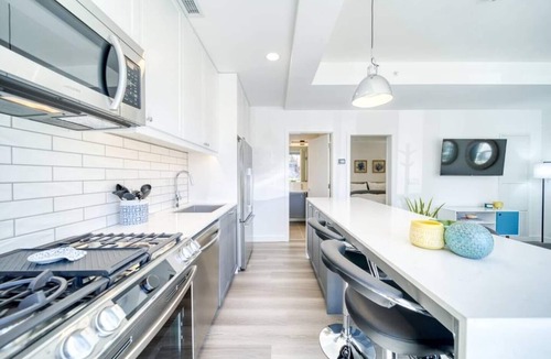 Kensington Condo | Bright & Beautiful Condo with Walkout Patio