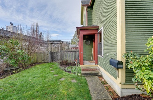 Columbia House | Bright Bellingham Home w/Fire Pit: 1 Mi to Beach!