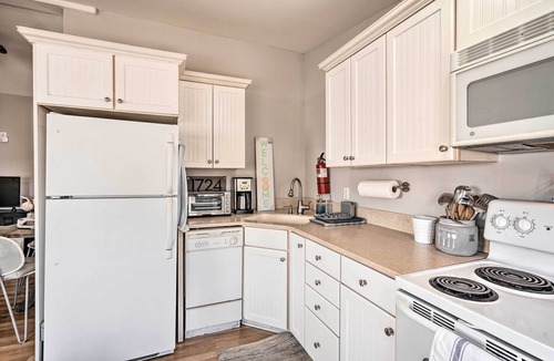 Lake Como Cottage | Bright Belmar Cottage < Half Mi to Boardwalk!