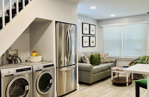 Clayton Condo | Bright Bespoke 1-BR Unit in the Cottages on James