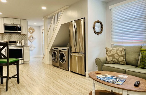 Clayton Condo | Bright Bespoke 1-BR Unit in the Cottages on James