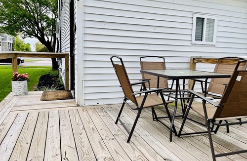 Clayton Condo | Bright Bespoke 1-BR Unit in the Cottages on James