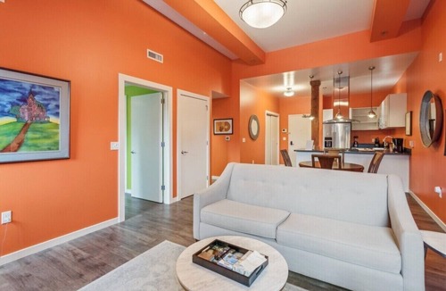 Belmont Hotel | Bright & Bold 2BR/2BA w/Vaulted Ceilings + Laundry
