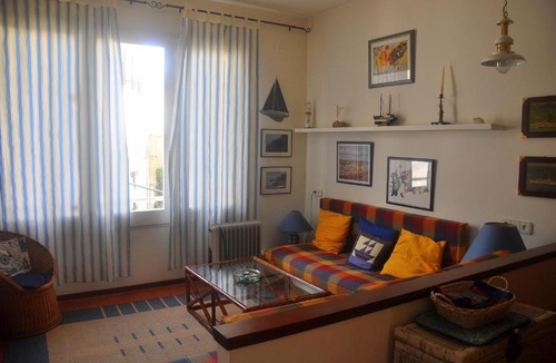 Portlligat Apartment | Bright Breezy Holiday Flat for tranquility and refuge and joy