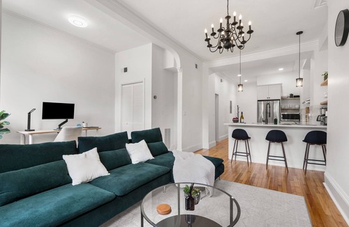 Highland Park Condo | Bright Brownstone w Terrace+View