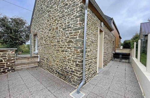 Saint-Pierre-du-Regard Cottage | Bright cottage with garden, pets allowed, WiFi