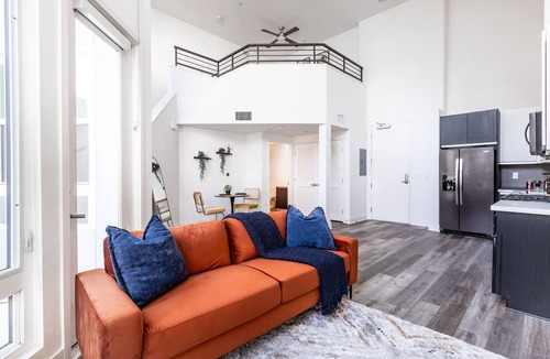 Glendale Apartment | Bright & Cental 2-Story Loft