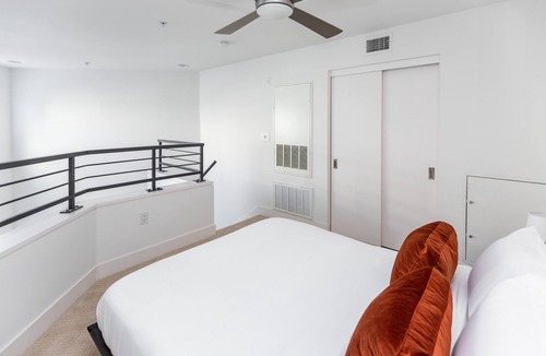 Glendale Apartment | Bright & Cental 2-Story Loft