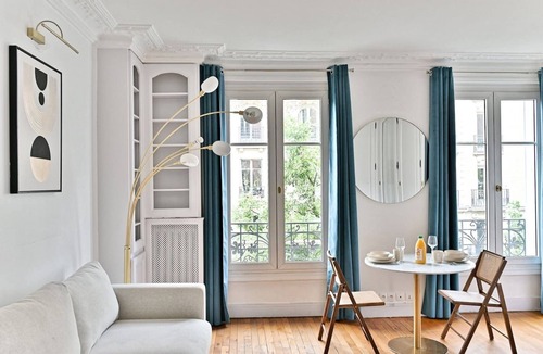 Saint-Lambert Apartment | Bright, central Haussmann apartment