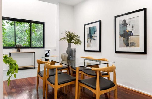 Darlinghurst Apartment | Bright Central Home