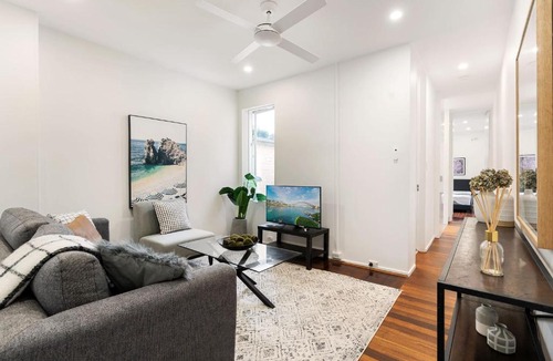 Darlinghurst Apartment | Bright Central Home